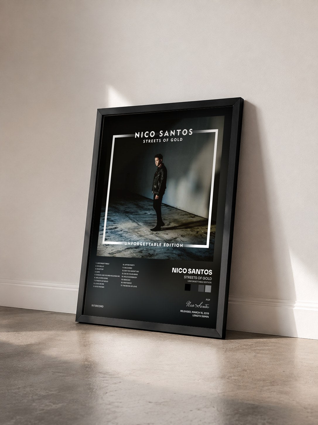 #noir Tableau de l'album Streets Of Gold (Unforgettable Edition) de Nico Santos vu de trois quarts, cadre noir