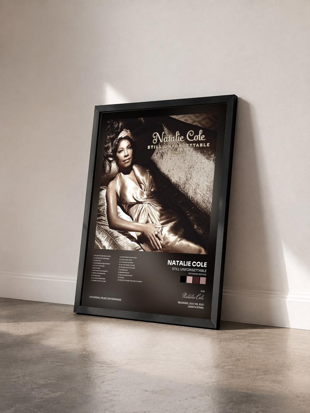 #noir Tableau de l'album Still Unforgettable (Expanded Edition) de Natalie Cole vu de trois quarts, cadre noir