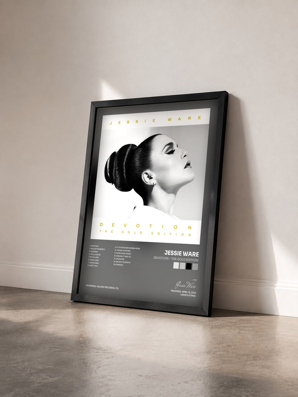 #noir Tableau de l'album Devotion - The Gold Edition de Jessie Ware vu de trois quarts, cadre noir