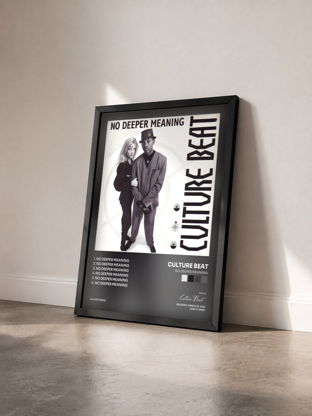 #noir Tableau de l'album No Deeper Meaning de Culture Beat vu de trois quarts, cadre noir