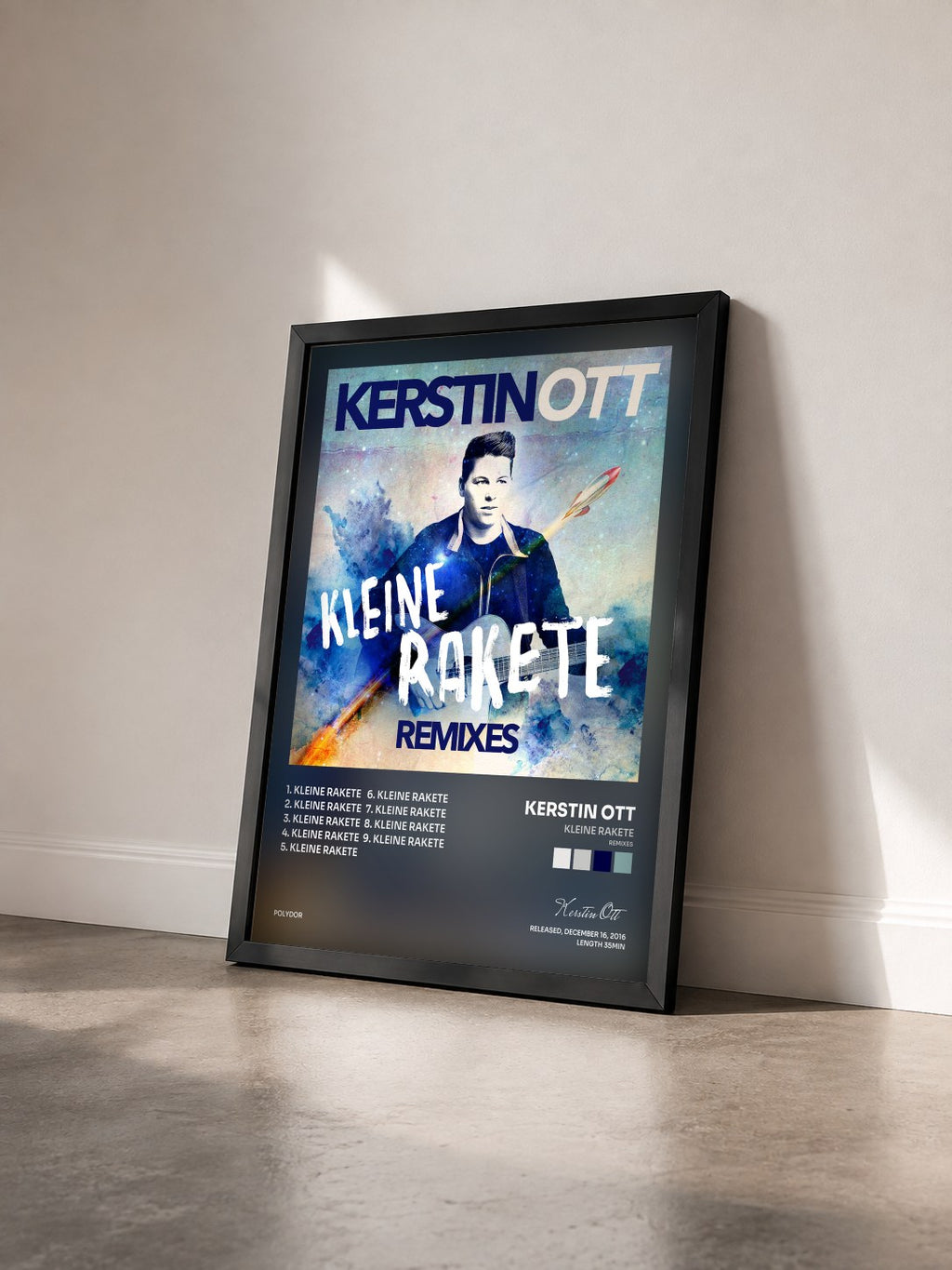 #noir Tableau de l'album Kleine Rakete (Remixes) de Kerstin Ott vu de trois quarts, cadre noir