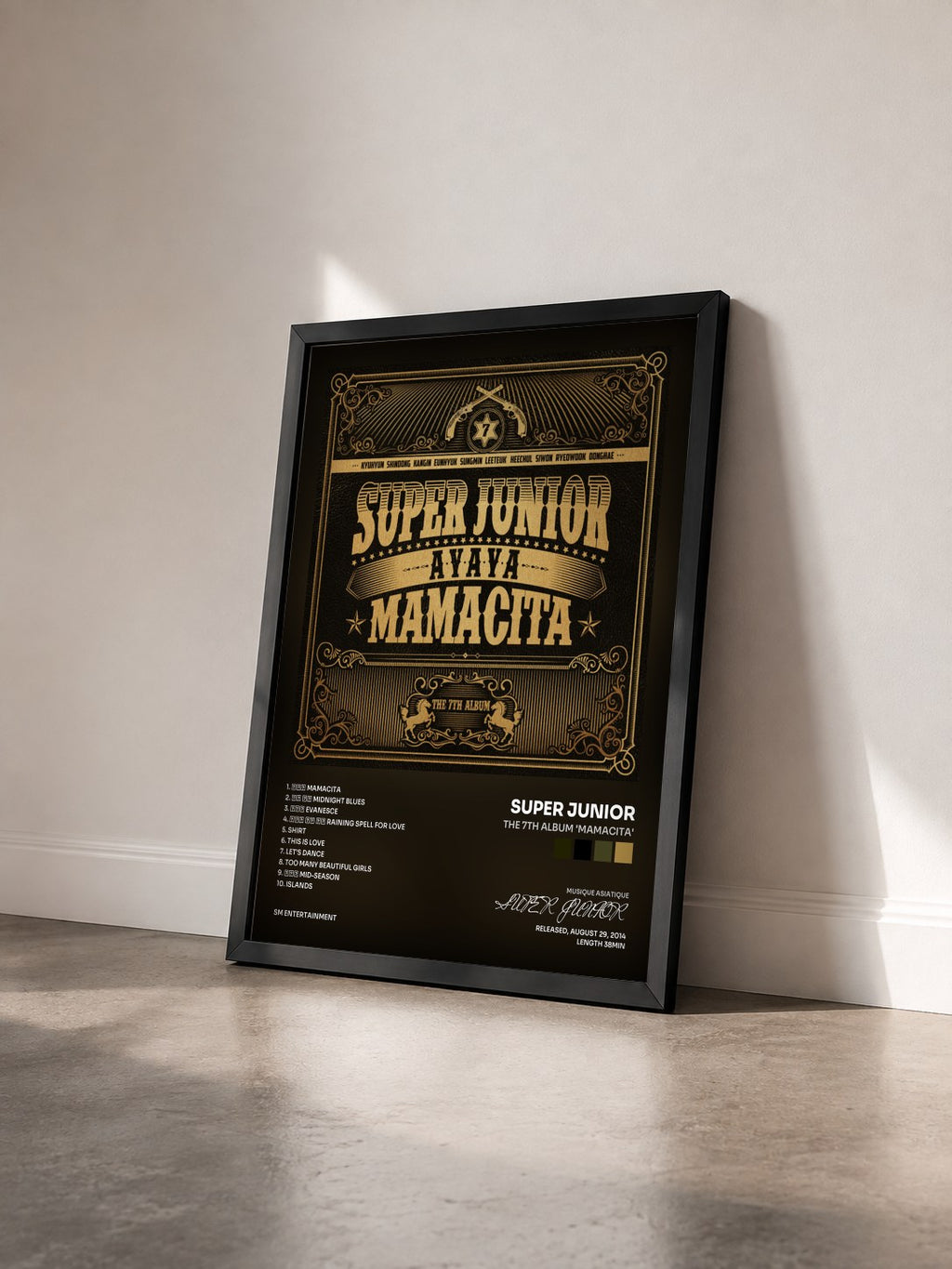 #noir Tableau de l'album The 7th Album 'MAMACITA' de SUPER JUNIOR vu de trois quarts, cadre noir