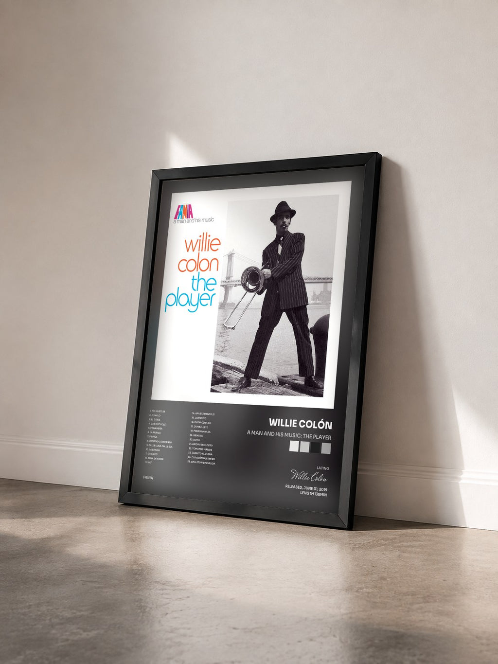 #noir A Man And His Music: The Player di Willie Colón in stampa incorniciata vista di tre quarti, cornice nera