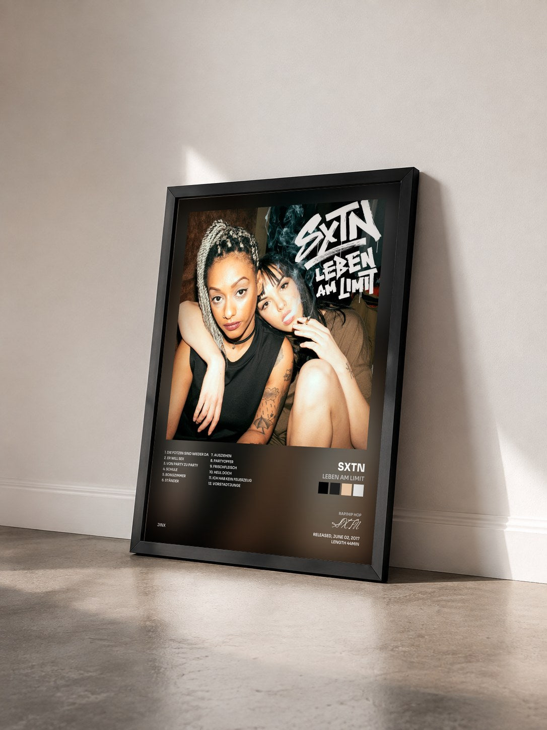 #noir Tableau de l'album Leben am Limit de SXTN vu de trois quarts, cadre noir