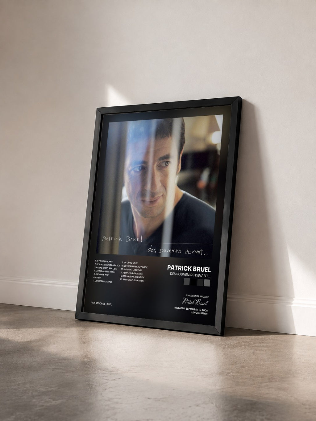 #noir Tableau de l'album Des souvenirs devant... de Patrick Bruel vu de trois quarts, cadre noir