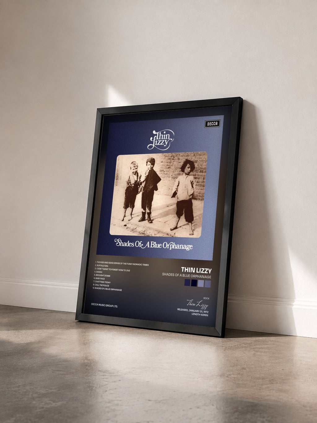 #noir Tableau de l'album Shades Of A Blue Orphanage de Thin Lizzy vu de trois quarts, cadre noir
