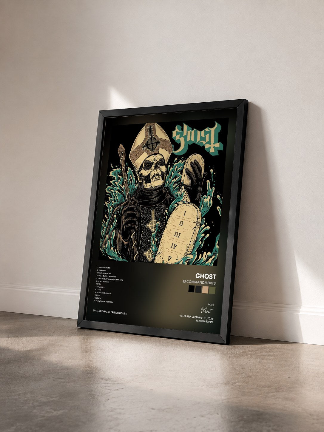 #noir Tableau de l'album 13 Commandments de Ghost vu de trois quarts, cadre noir
