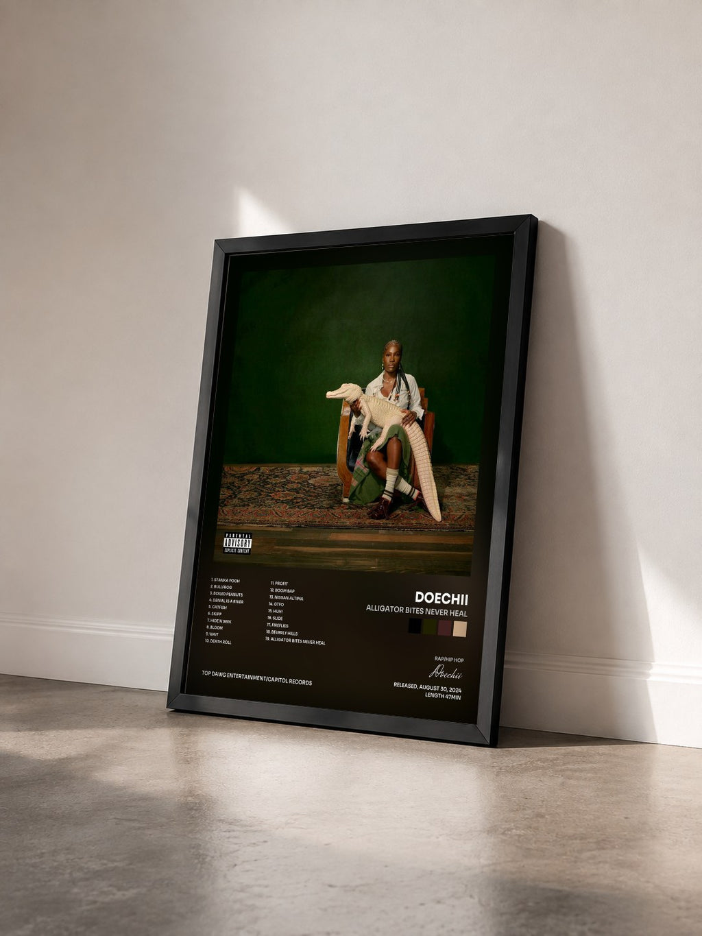 #noir Tableau de l'album Alligator Bites Never Heal de Doechii vu de trois quarts, cadre noir