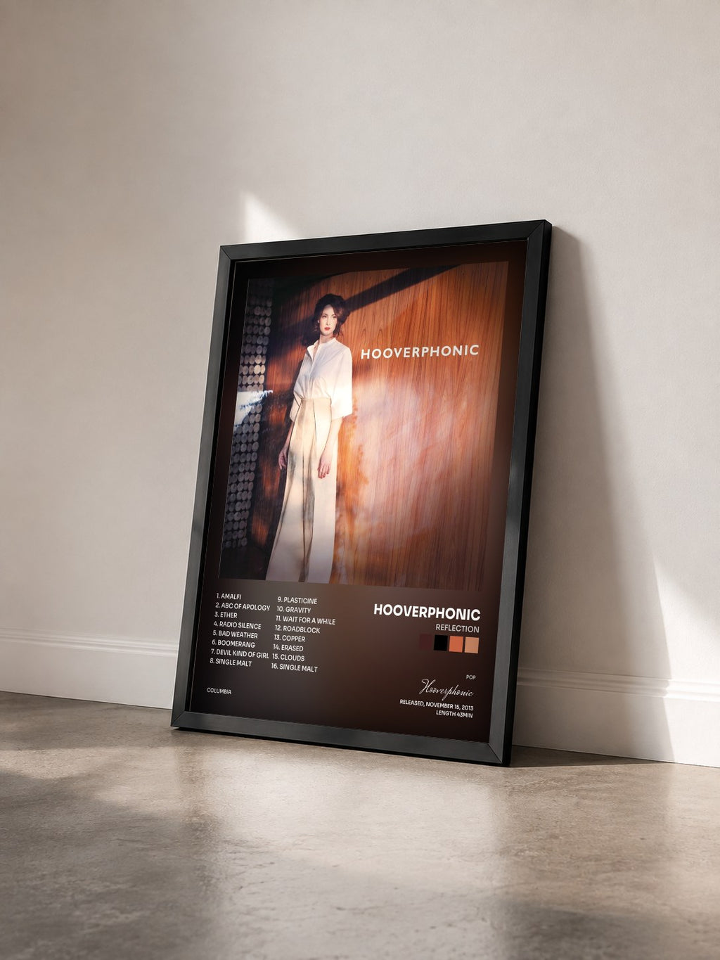 #noir Tableau de l'album Reflection de Hooverphonic vu de trois quarts, cadre noir