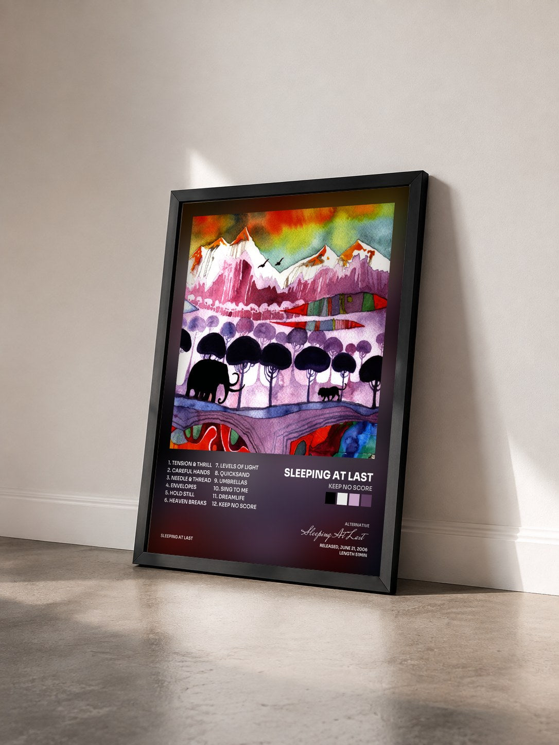 #noir Tableau de l'album Keep No Score de Sleeping At Last vu de trois quarts, cadre noir