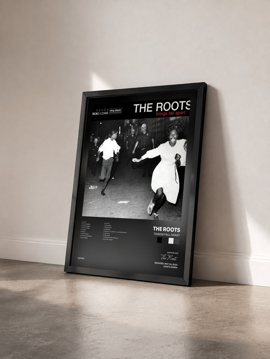 #noir Tableau de l'album Things Fall Apart de The Roots vu de trois quarts, cadre noir