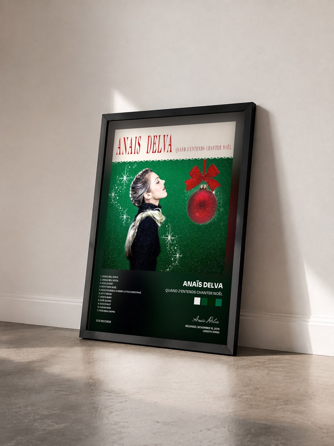 #noir Tableau de l'album Quand j'entends chanter Noël de Anaïs Delva vu de trois quarts, cadre noir