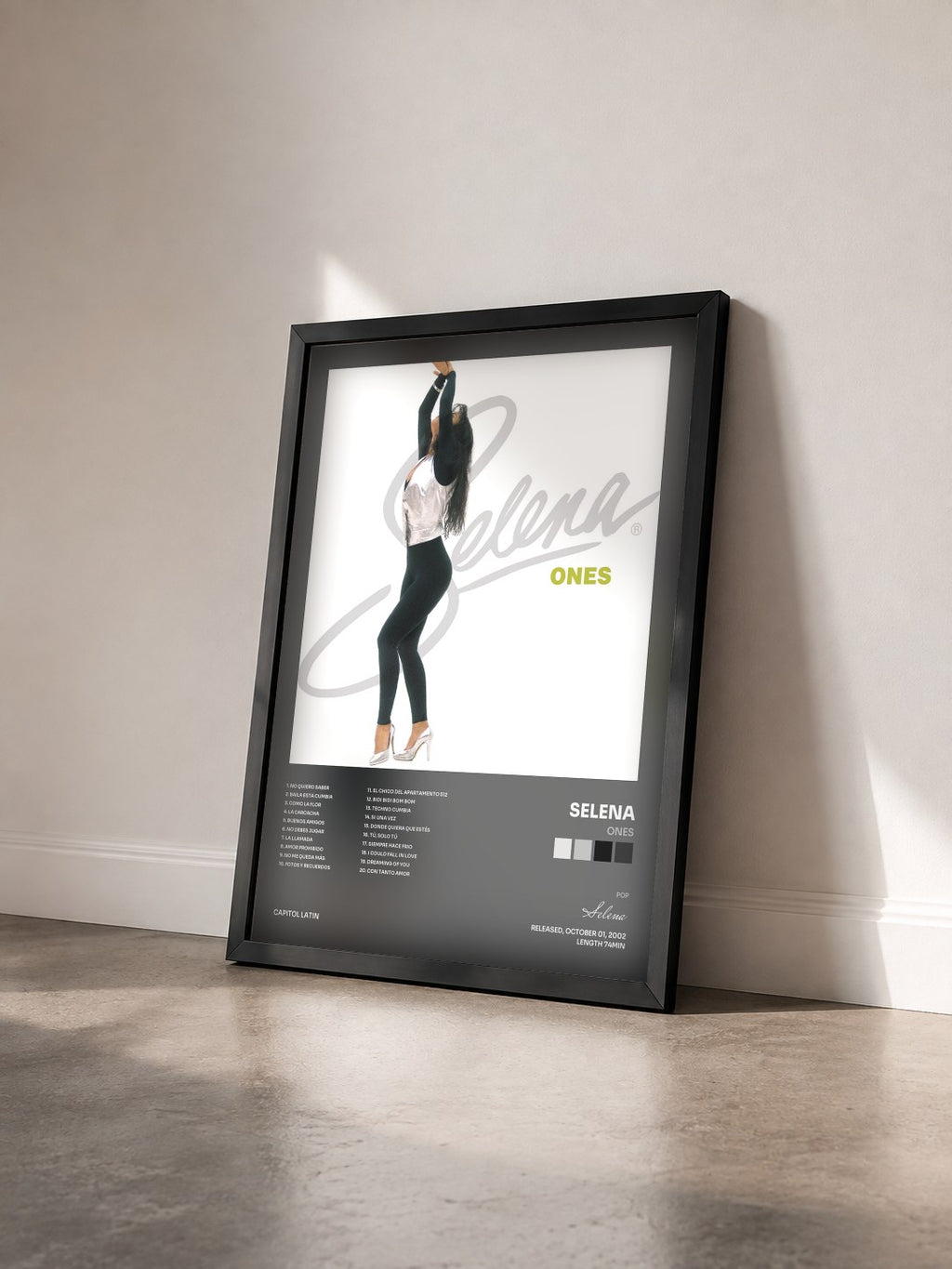 #noir Tableau de l'album Ones de Selena vu de trois quarts, cadre noir