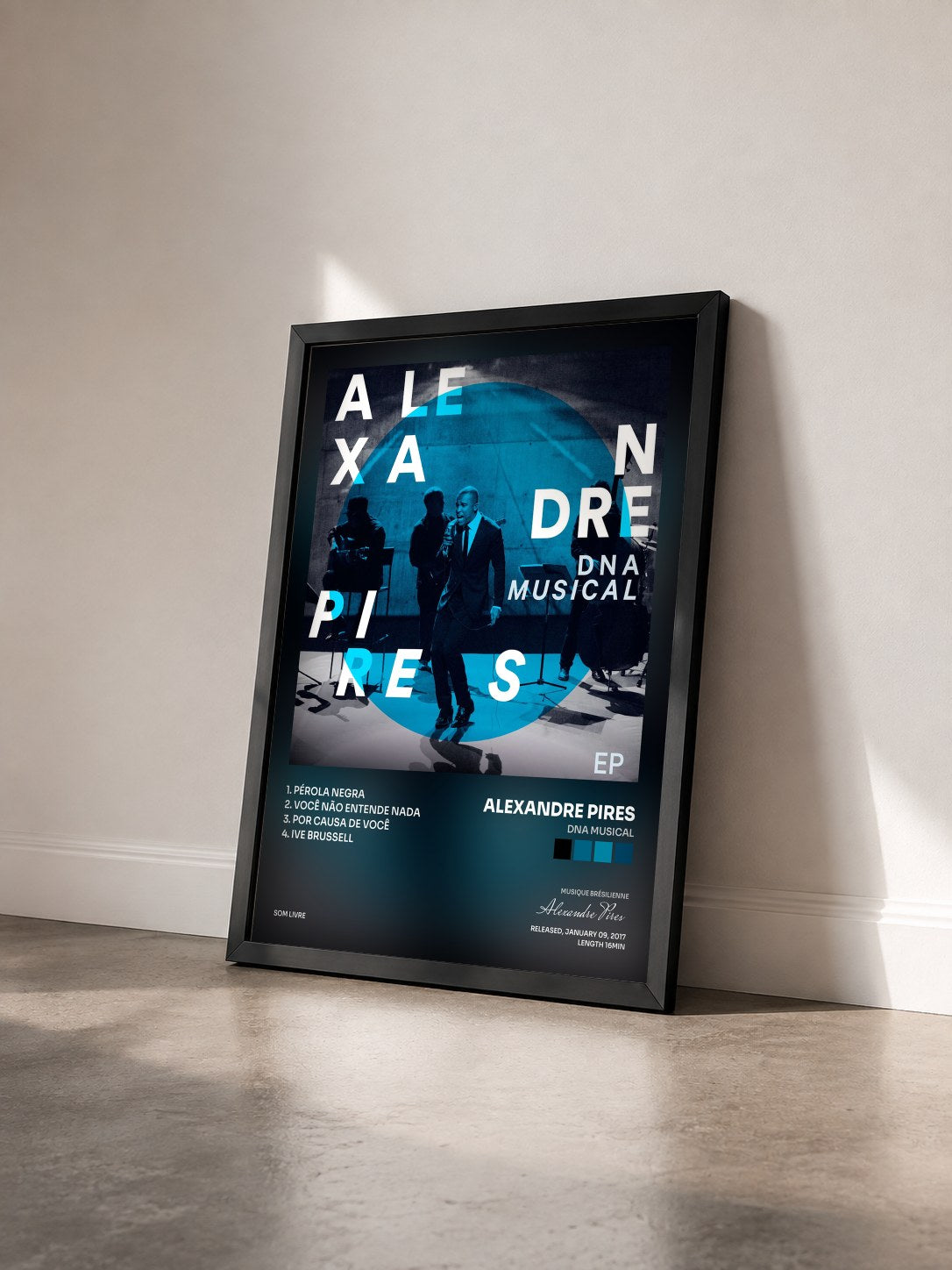 #noir Tableau de l'album DNA Musical de Alexandre Pires vu de trois quarts, cadre noir