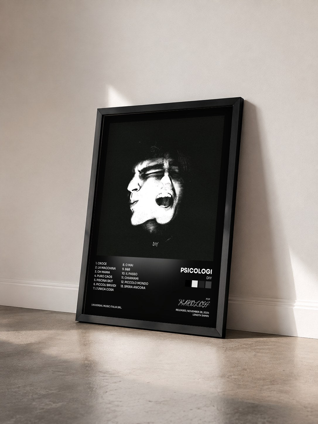 #noir Tableau de l'album DIY de PSICOLOGI vu de trois quarts, cadre noir