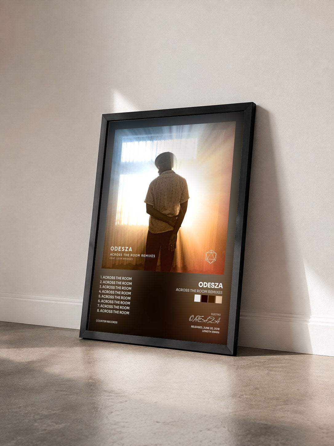 #noir Tableau de l'album Across The Room Remixes de ODESZA vu de trois quarts, cadre noir
