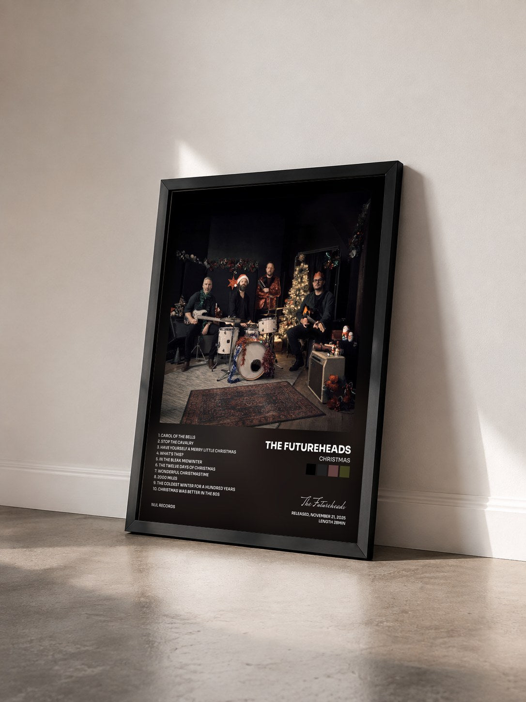 #noir Tableau de l'album Christmas de The Futureheads vu de trois quarts, cadre noir