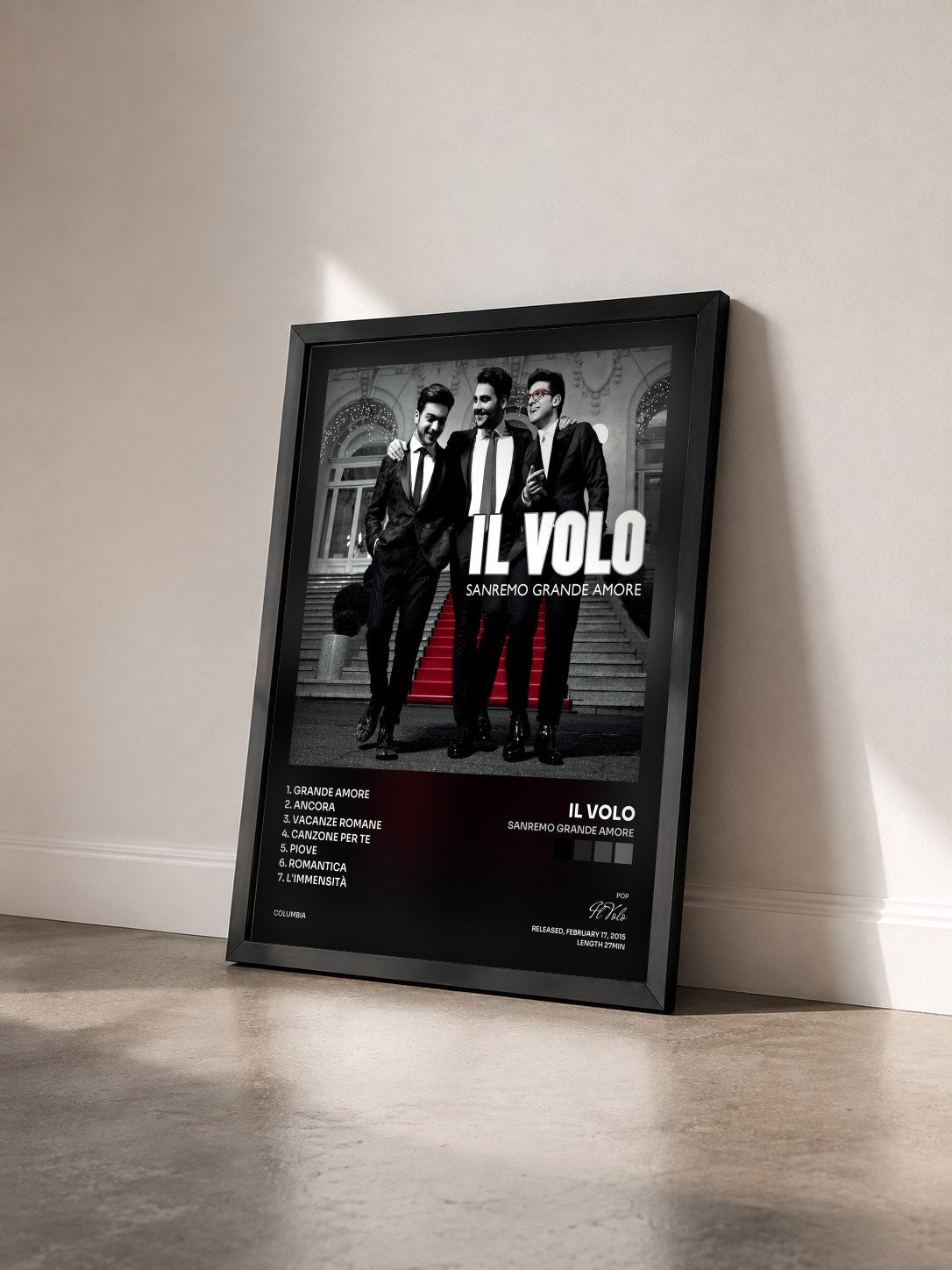 #noir Tableau de l'album Sanremo grande amore de Il Volo vu de trois quarts, cadre noir