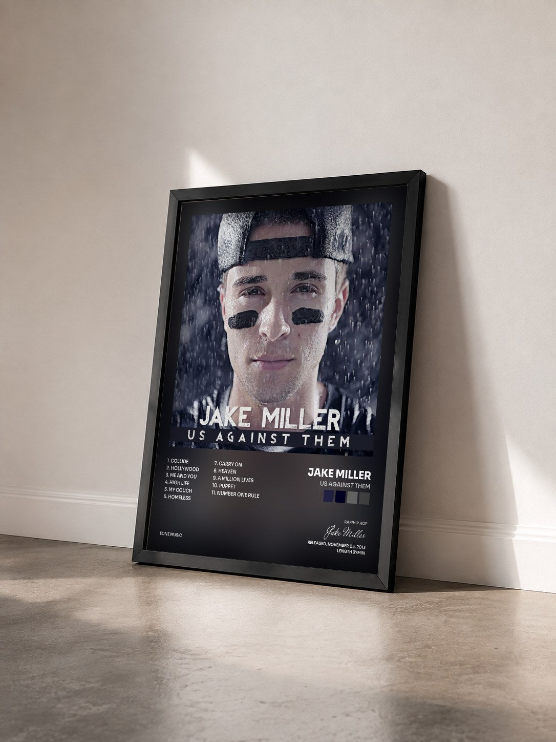 #noir Tableau de l'album Us Against Them de Jake Miller vu de trois quarts, cadre noir