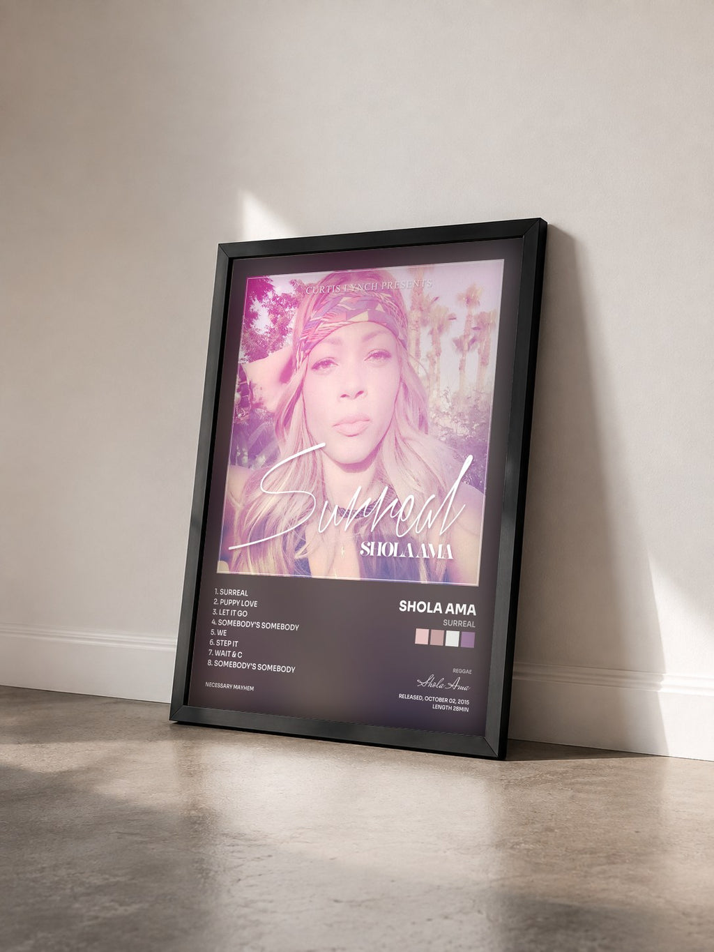 #noir Tableau de l'album Surreal de Shola Ama vu de trois quarts, cadre noir