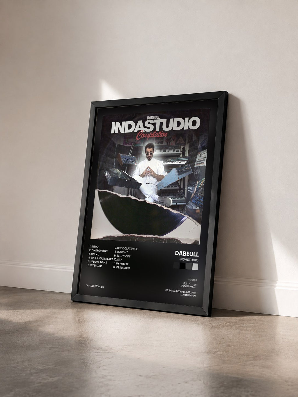 #noir Tableau de l'album Indastudio de Dabeull vu de trois quarts, cadre noir