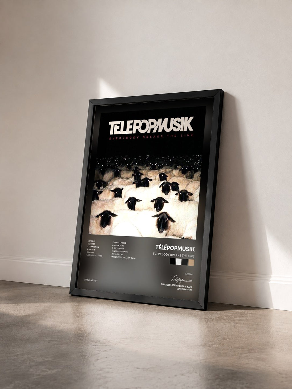 #noir Tableau de l'album Everybody Breaks the Line de Télépopmusik vu de trois quarts, cadre noir