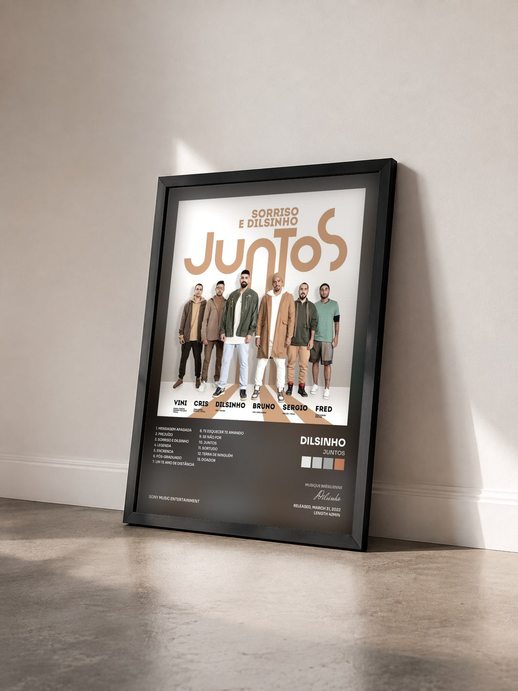 #noir Tableau de l'album Juntos de Dilsinho vu de trois quarts, cadre noir