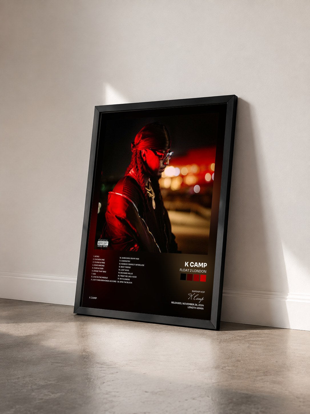 #noir Tableau de l'album Float 2 London de K Camp vu de trois quarts, cadre noir