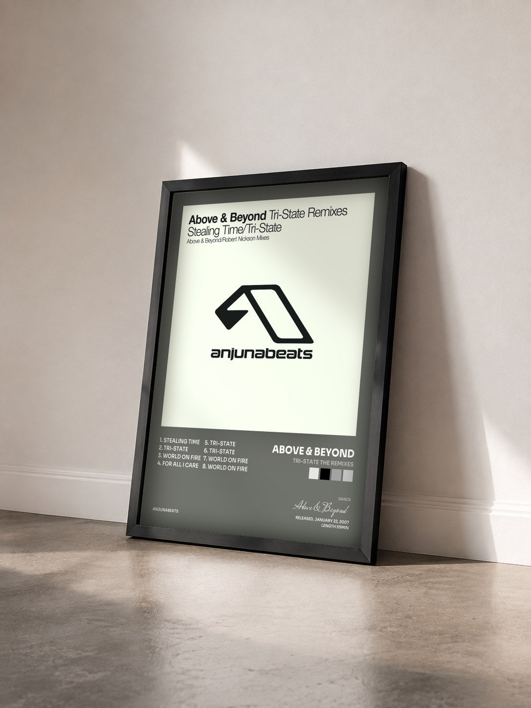 #noir Tableau de l'album Tri-State the Remixes de Above & Beyond vu de trois quarts, cadre noir