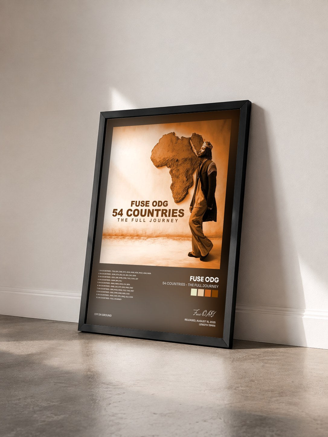 #noir Tableau de l'album 54 Countries - The Full Journey de Fuse ODG vu de trois quarts, cadre noir