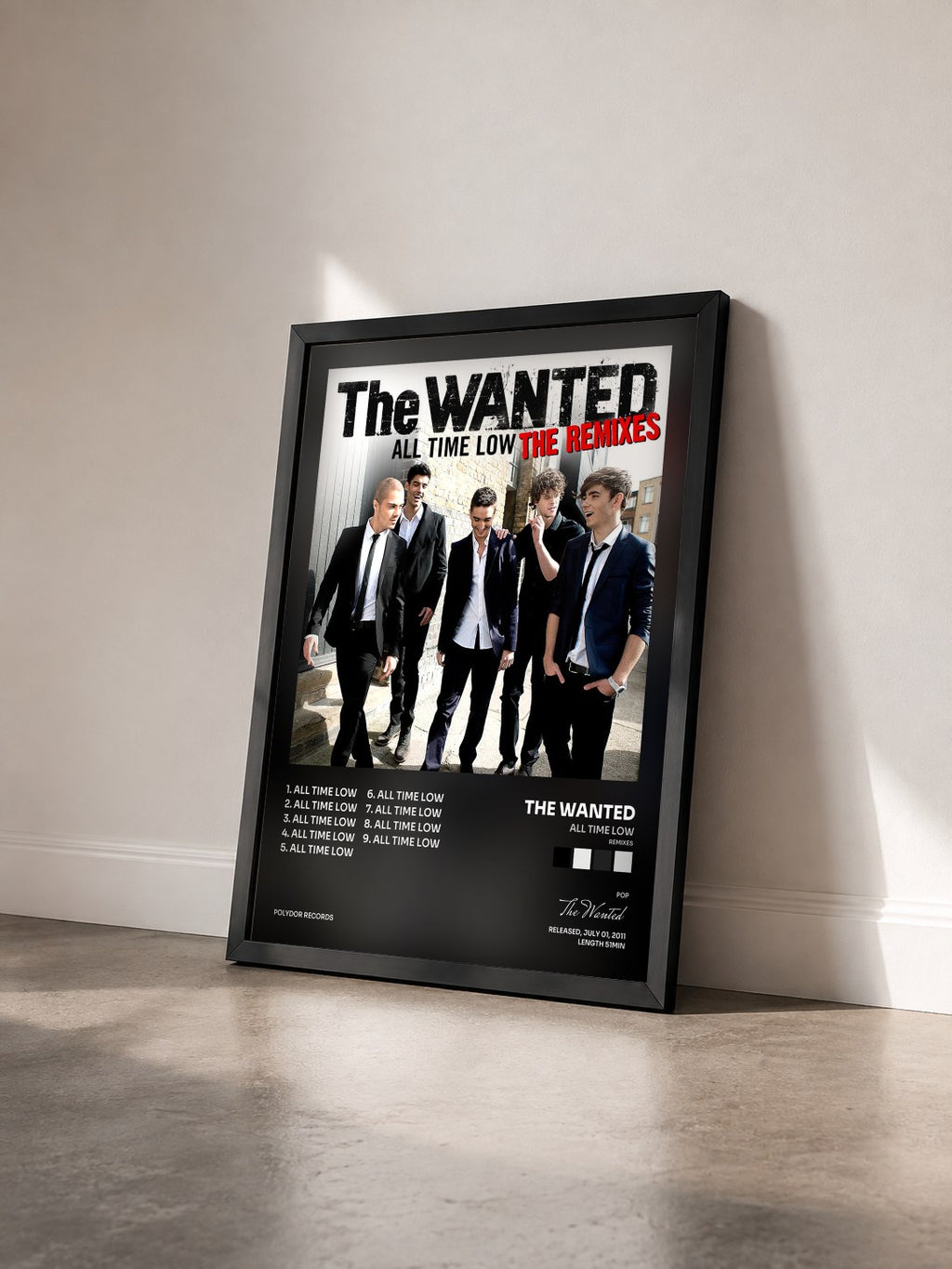 #noir Tableau de l'album All Time Low (Remixes) de The Wanted vu de trois quarts, cadre noir