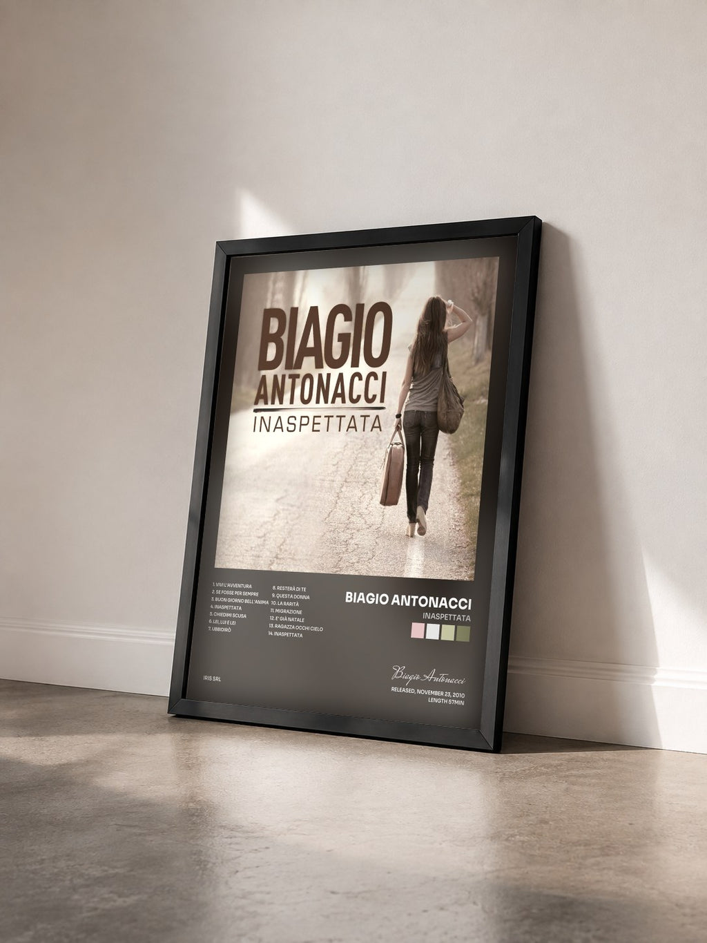 #noir Tableau de l'album Inaspettata de Biagio Antonacci vu de trois quarts, cadre noir