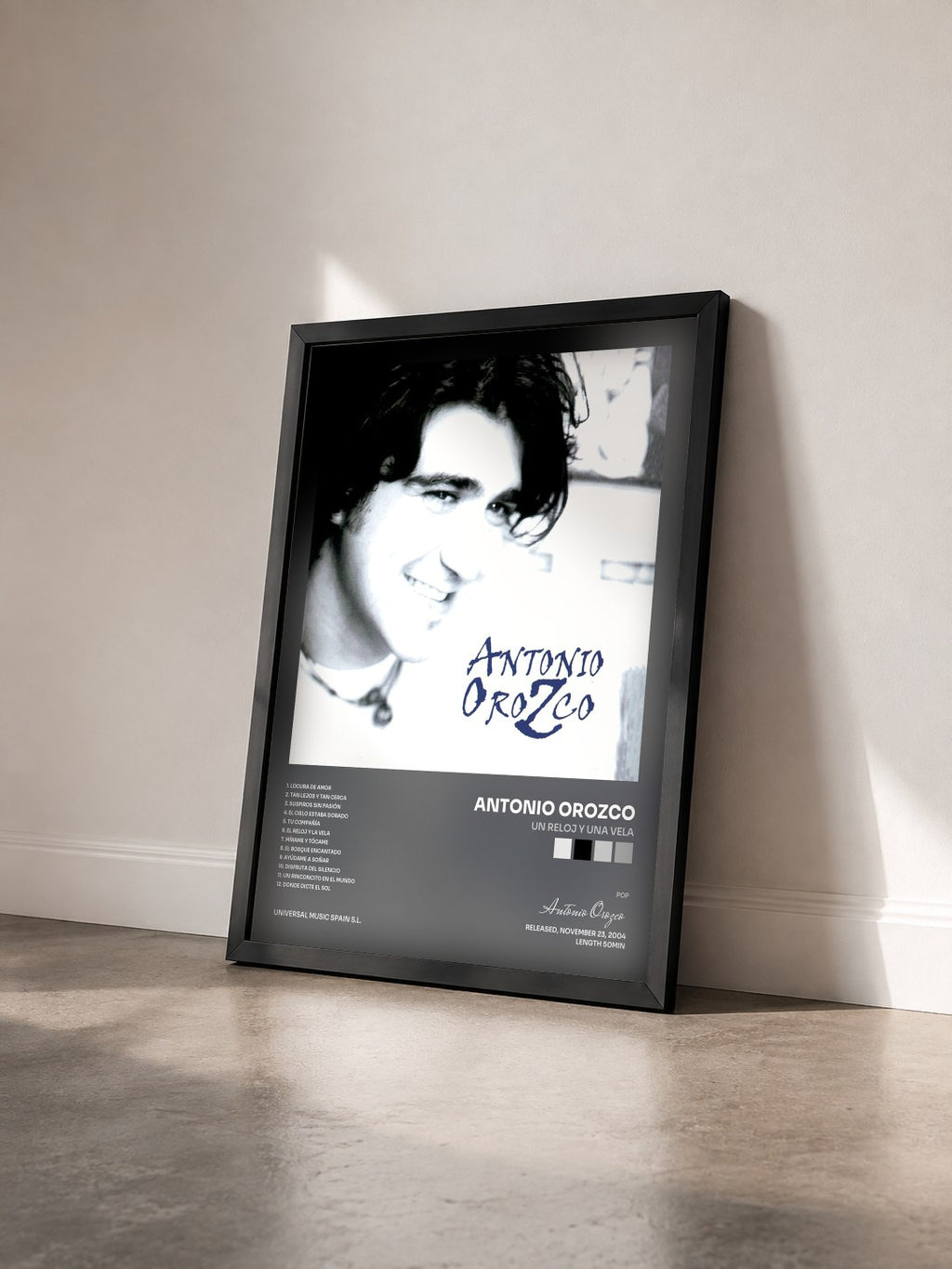#noir Tableau de l'album Un Reloj Y Una Vela de Antonio Orozco vu de trois quarts, cadre noir