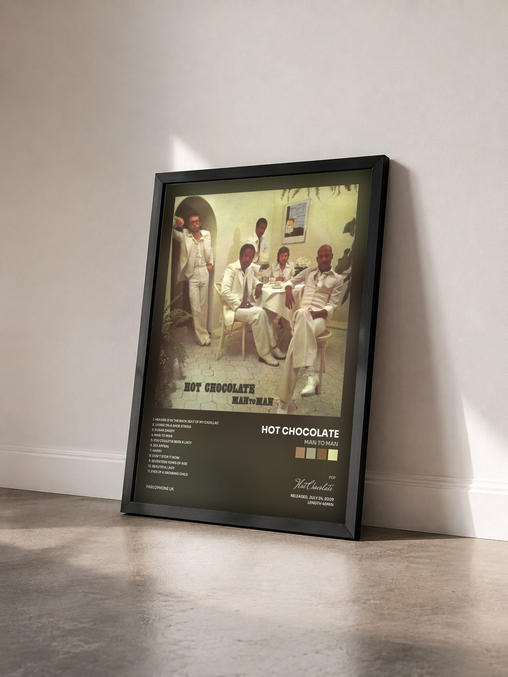 #noir Tableau de l'album Man to Man de Hot Chocolate vu de trois quarts, cadre noir