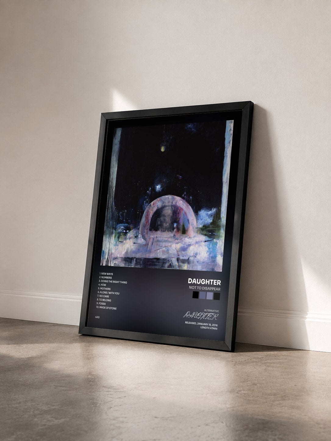#noir Tableau de l'album Not To Disappear de DAUGHTER vu de trois quarts, cadre noir