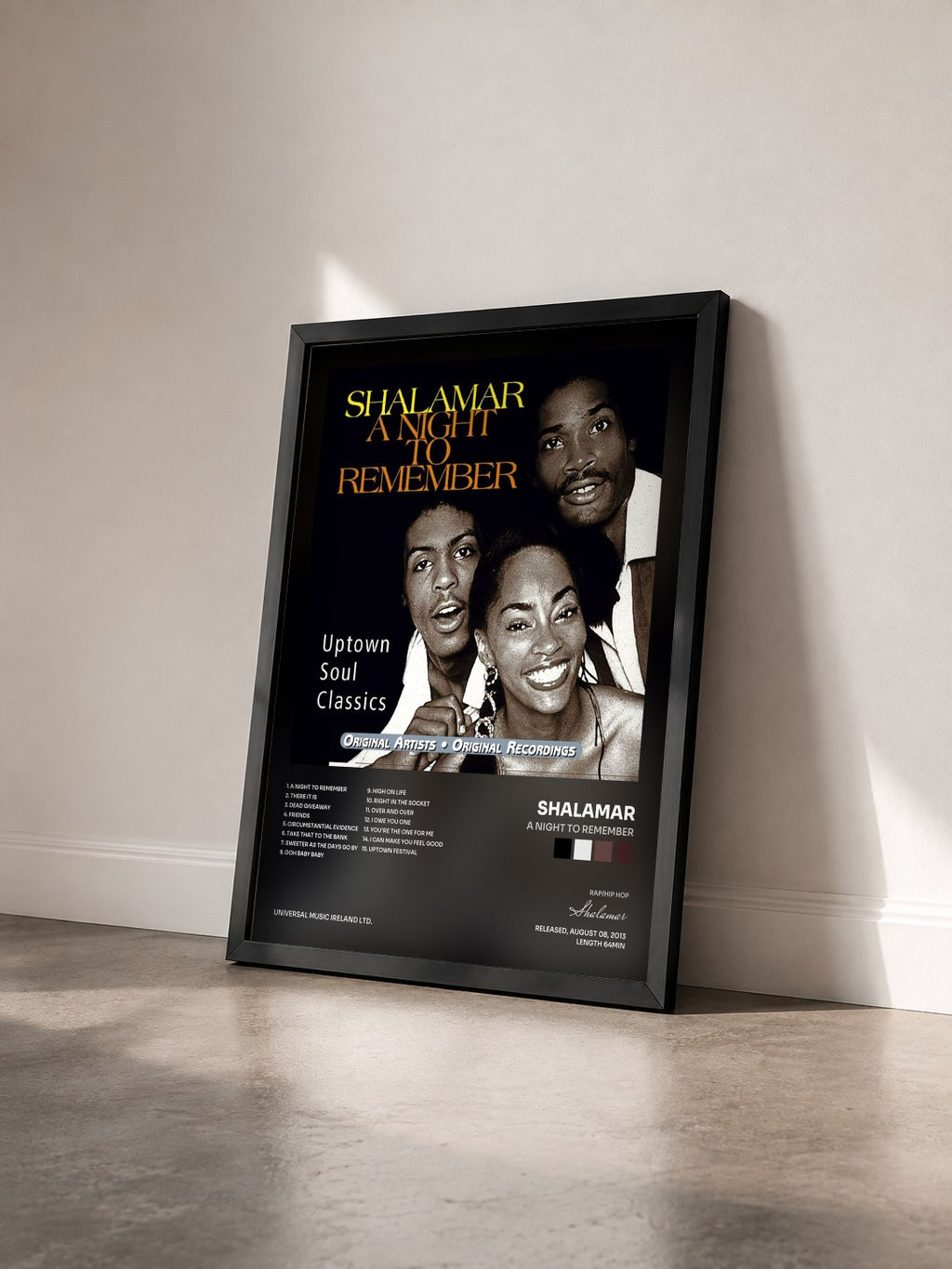 #noir Tableau de l'album A Night To Remember de Shalamar vu de trois quarts, cadre noir