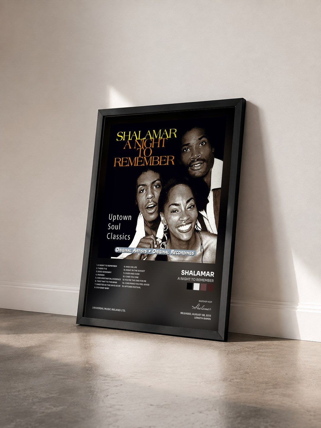 #noir Tableau de l'album A Night To Remember de Shalamar vu de trois quarts, cadre noir