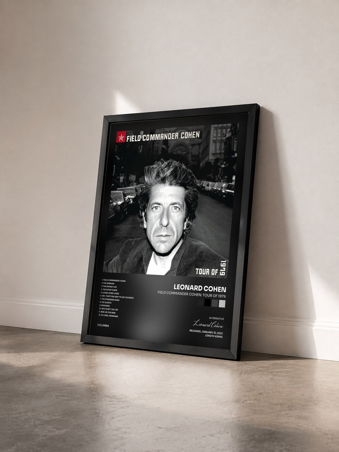 #noir Tableau de l'album Field Commander Cohen: Tour of 1979 de Leonard Cohen vu de trois quarts, cadre noir