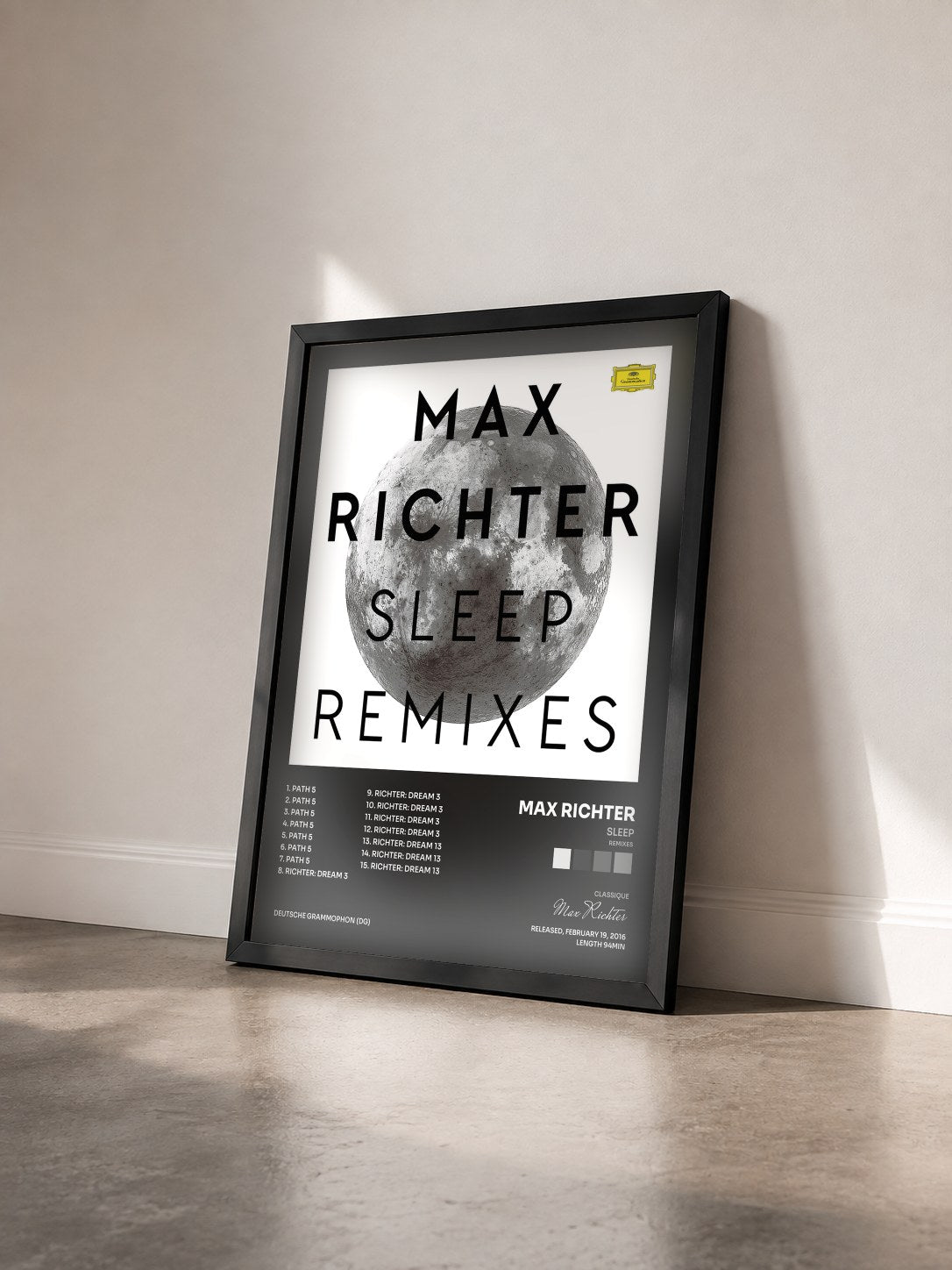 #noir Tableau de l'album Sleep (Remixes) de Max Richter vu de trois quarts, cadre noir