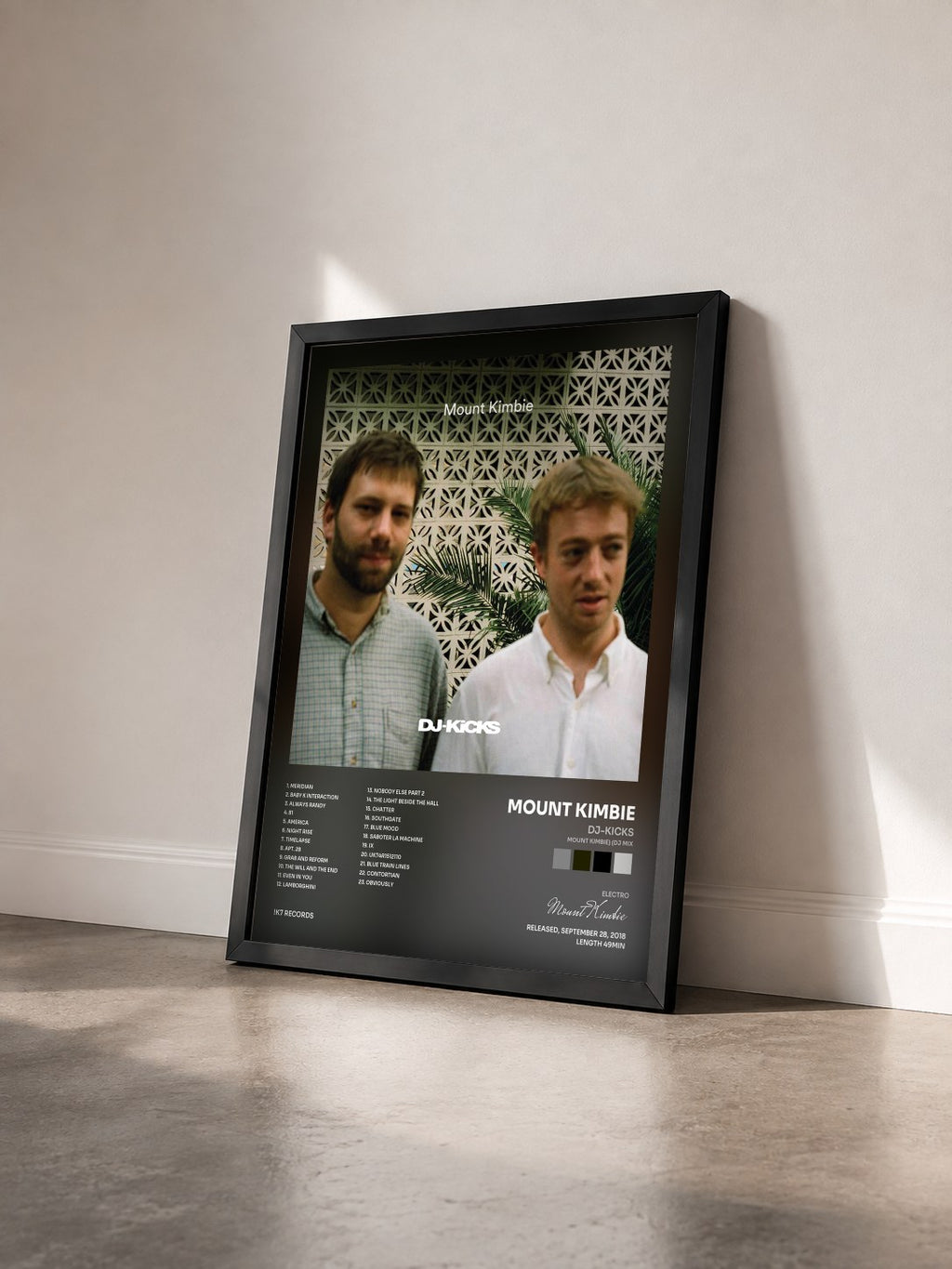 #noir Tableau de l'album DJ-Kicks (Mount Kimbie) (DJ Mix) de Mount Kimbie vu de trois quarts, cadre noir