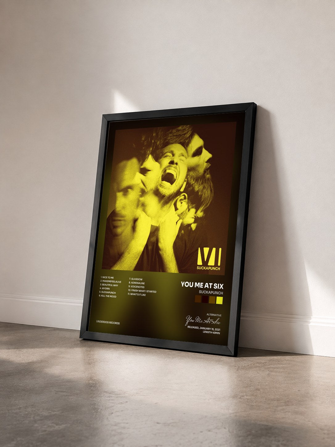 #noir Tableau de l'album SUCKAPUNCH de You Me At Six vu de trois quarts, cadre noir