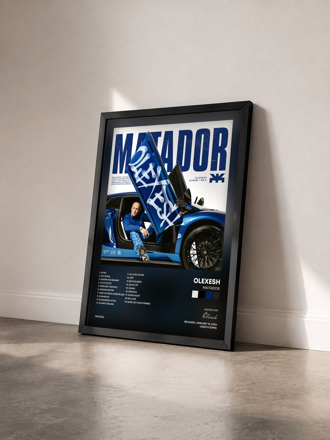 #noir Tableau de l'album Matador de Olexesh vu de trois quarts, cadre noir