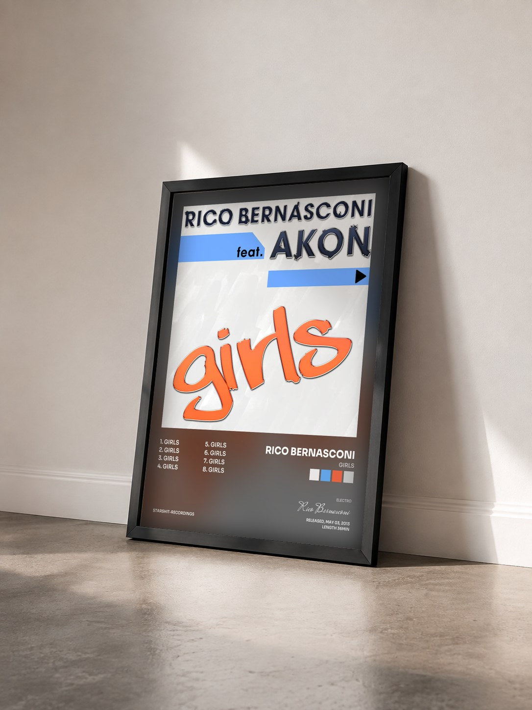 #noir Tableau de l'album Girls de Rico Bernasconi vu de trois quarts, cadre noir