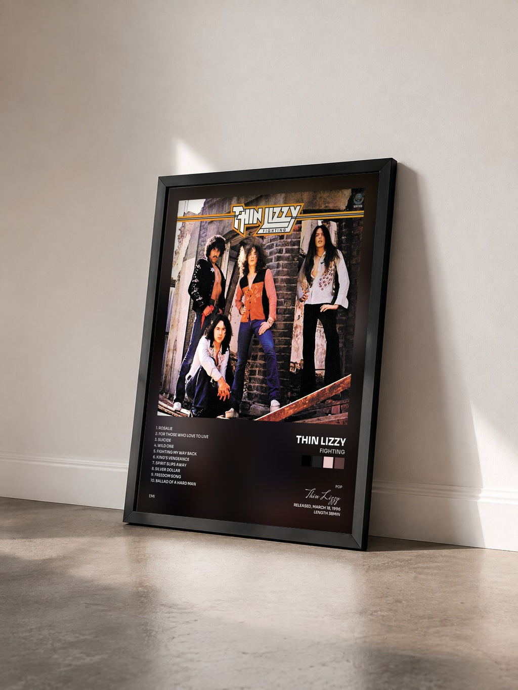 #noir Tableau de l'album Fighting de Thin Lizzy vu de trois quarts, cadre noir