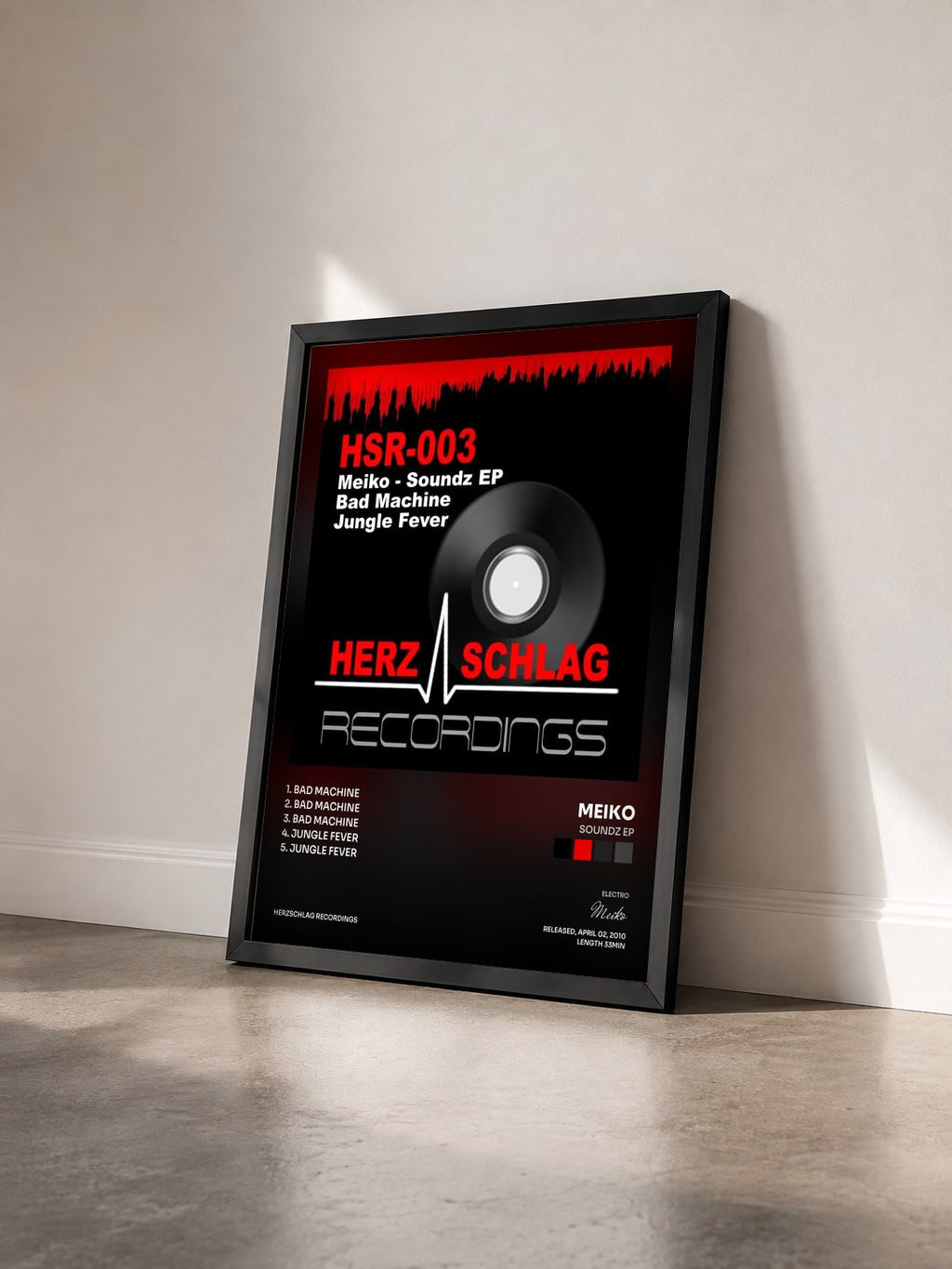 #noir Tableau de l'album Soundz EP de Meiko vu de trois quarts, cadre noir