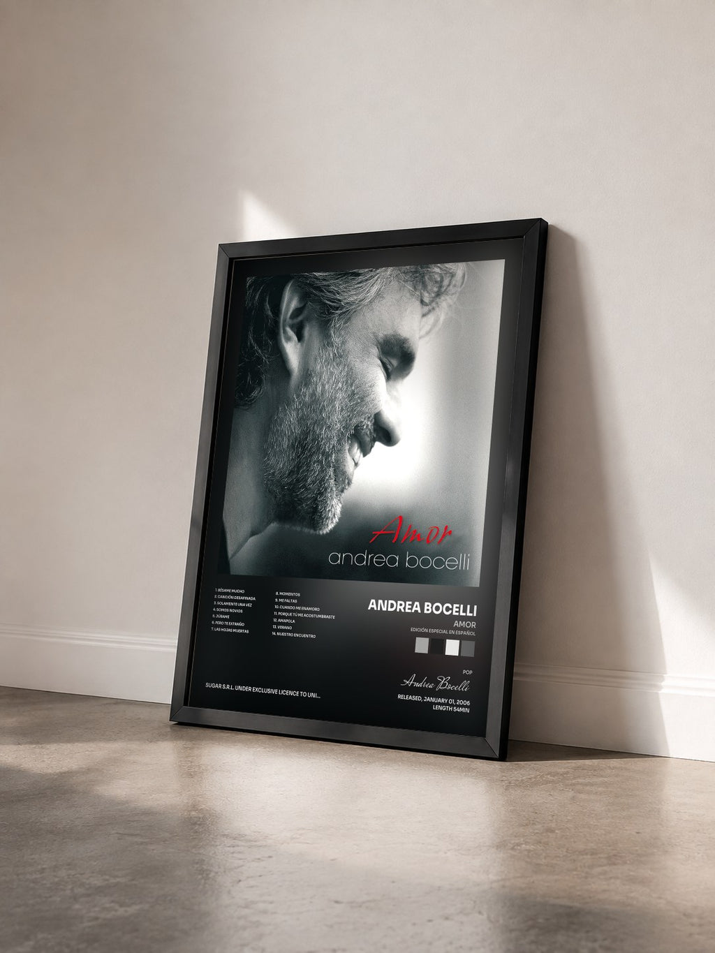 #noir Tableau de l'album Amor (Edición Especial En Español) de Andrea Bocelli vu de trois quarts, cadre noir