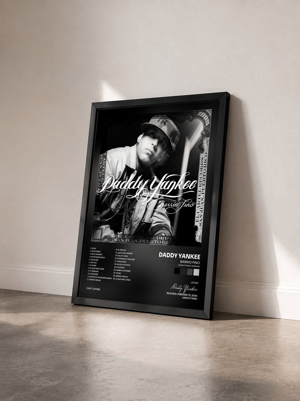 #noir Tableau de l'album Barrio Fino (Bonus Track Version) de Daddy Yankee vu de trois quarts, cadre noir