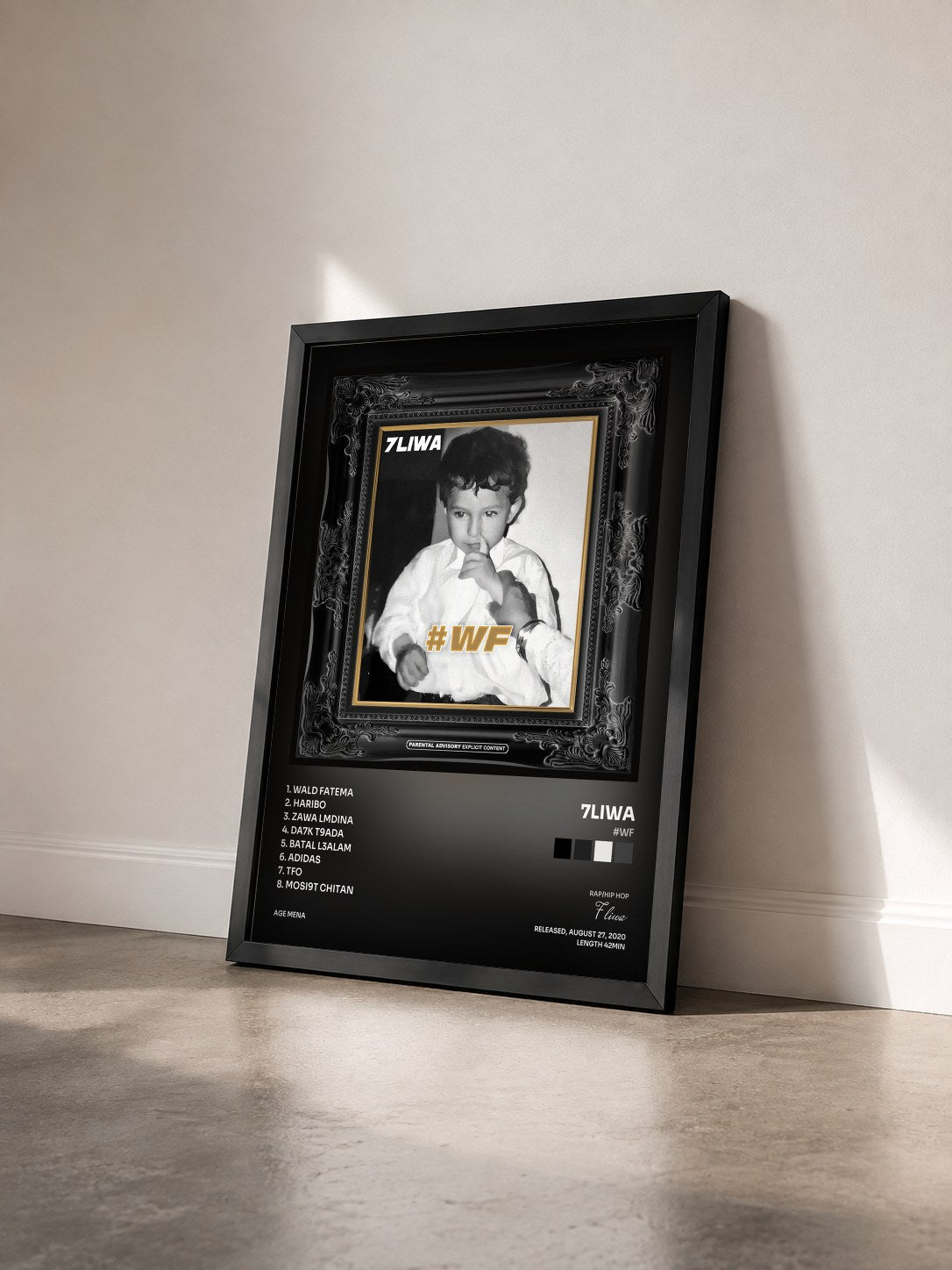 #noir Tableau de l'album #WF de 7liwa vu de trois quarts, cadre noir