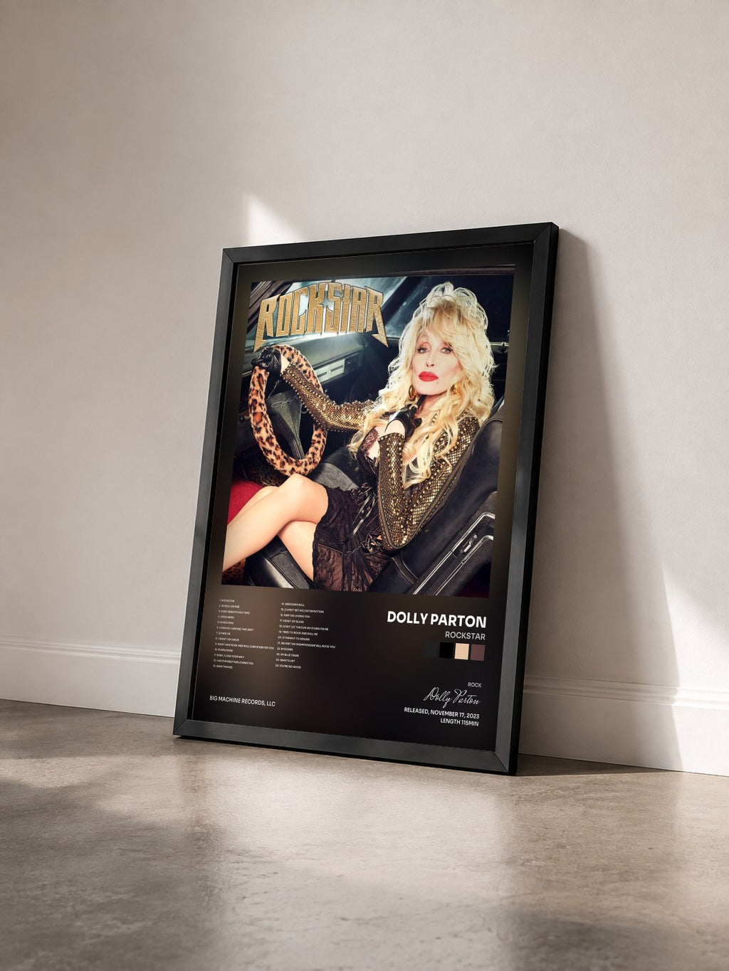 #noir Tableau de l'album Rockstar de Dolly Parton vu de trois quarts, cadre noir