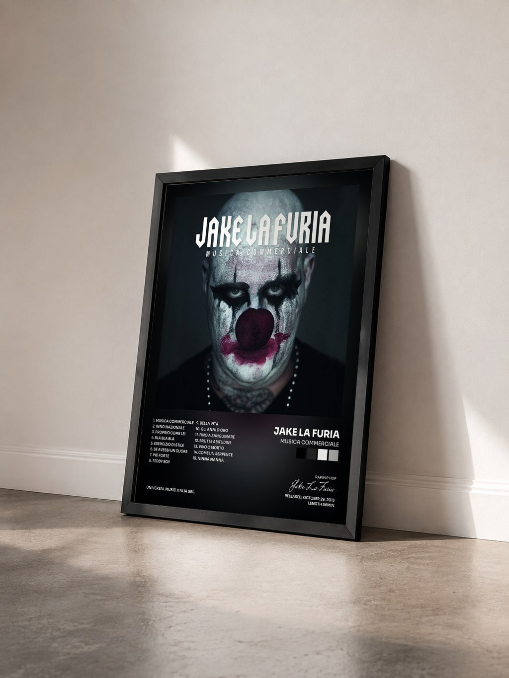 #noir Tableau de l'album Musica Commerciale de Jake La Furia vu de trois quarts, cadre noir